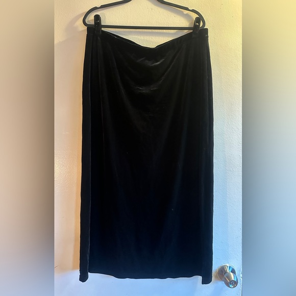 Jaclyn Smith Black Velvet Maxi Skirt - Picture 3 of 4